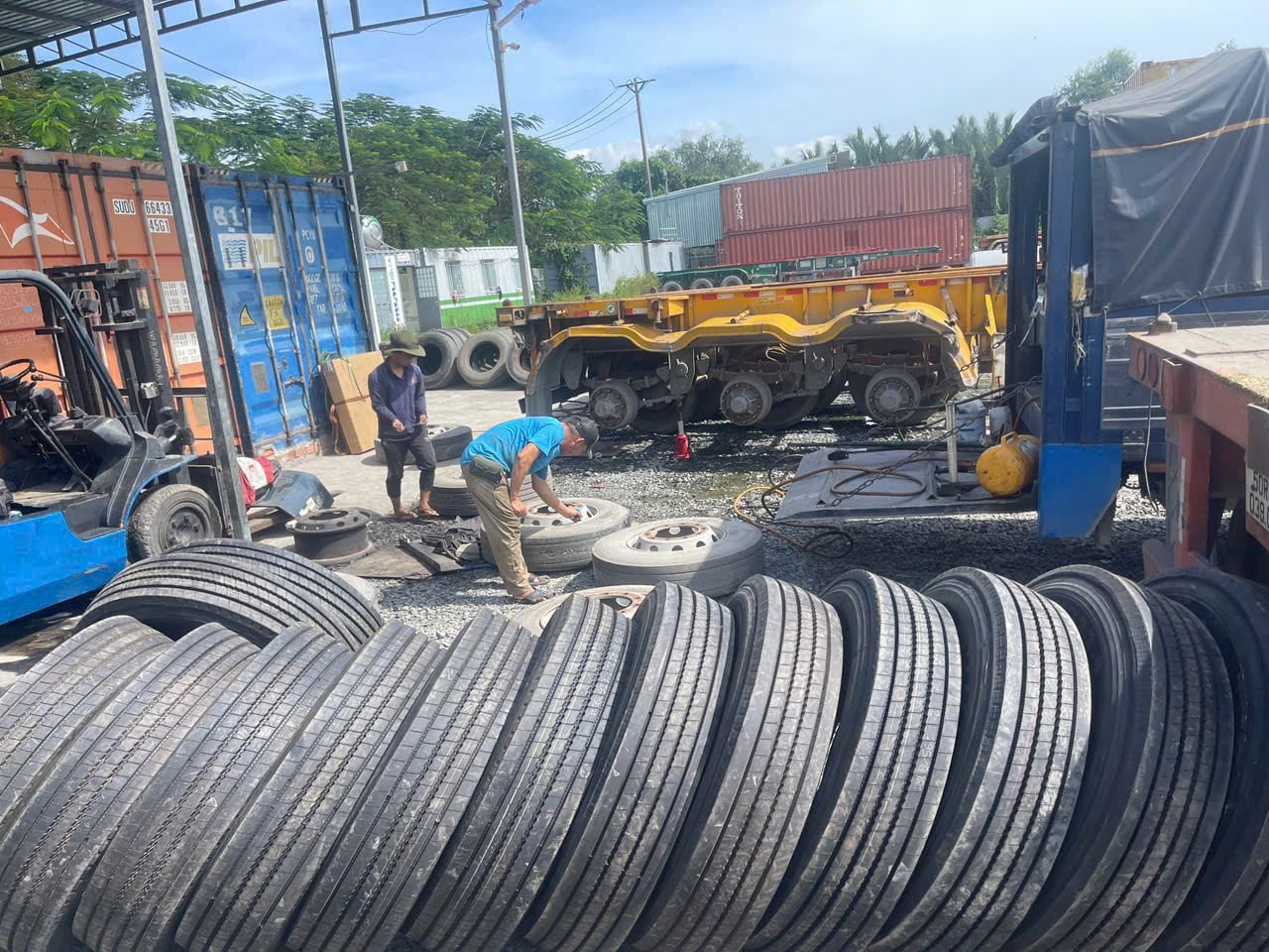 thay lốp ô tô tận nơi tại Dĩ An - Bình Dương