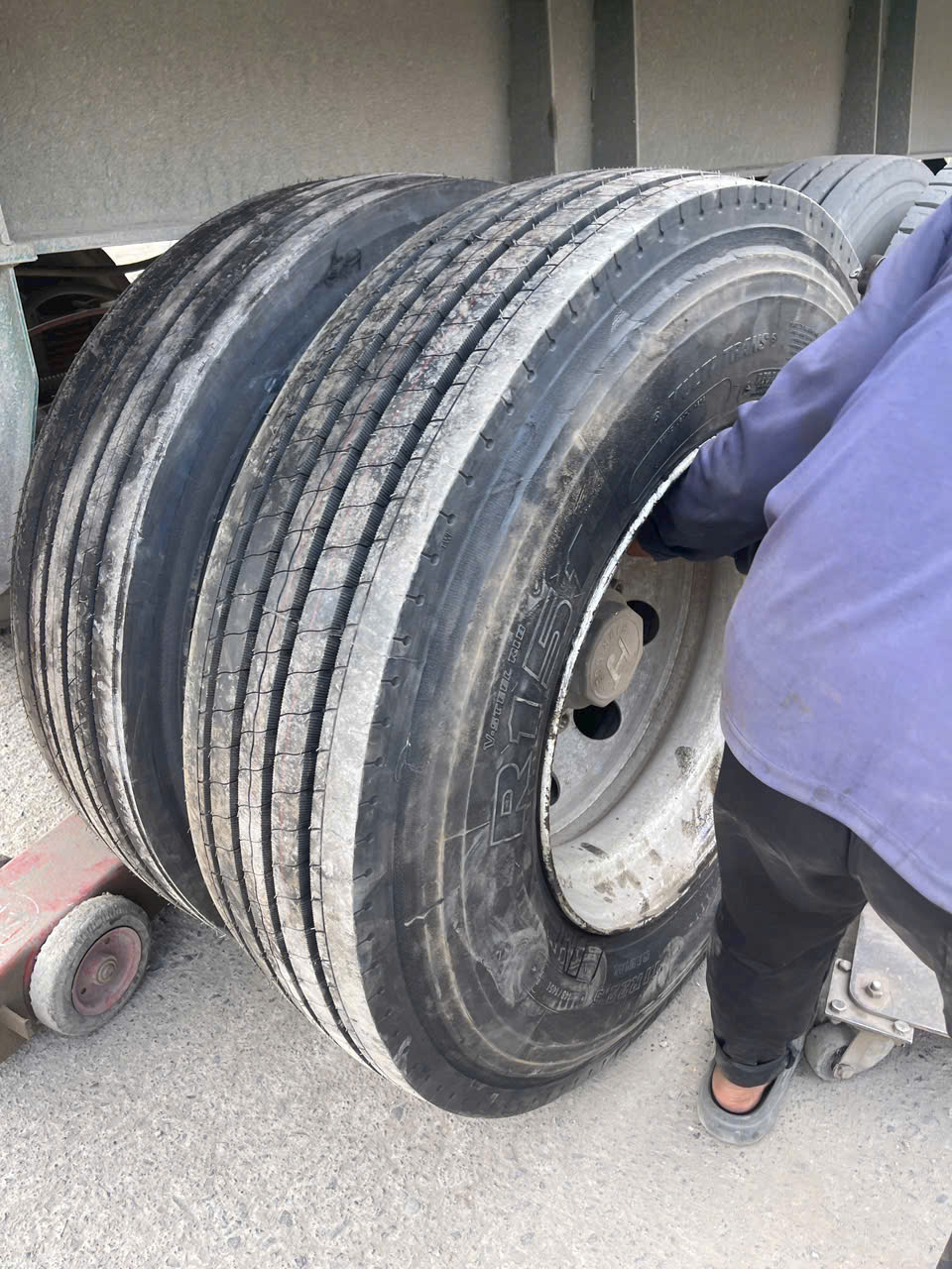 lốp xe container 11R22.5 tại Bình Dương - TPHCM