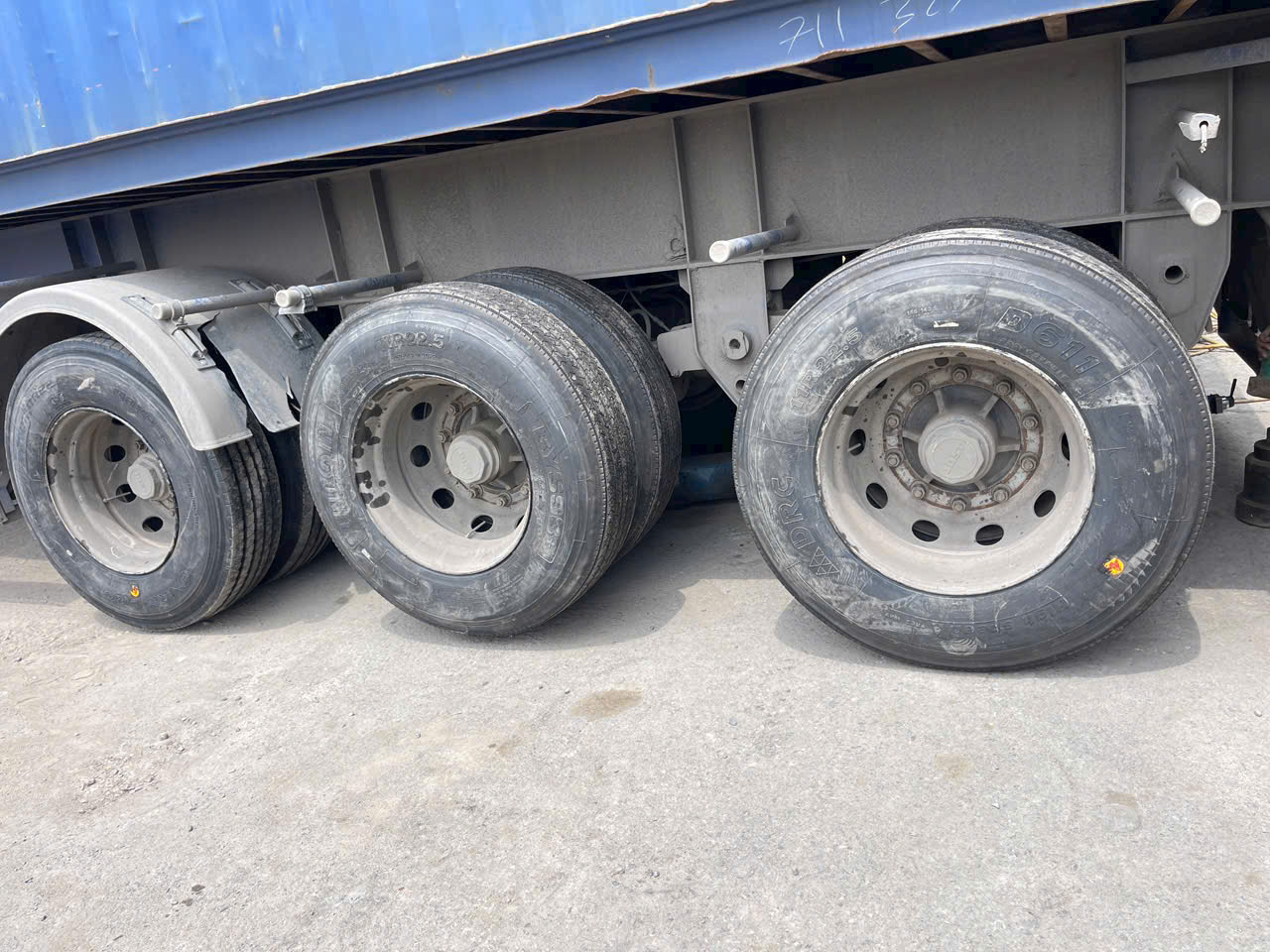 lốp xe container 11R22.5 tại Bình Dương - TPHCM