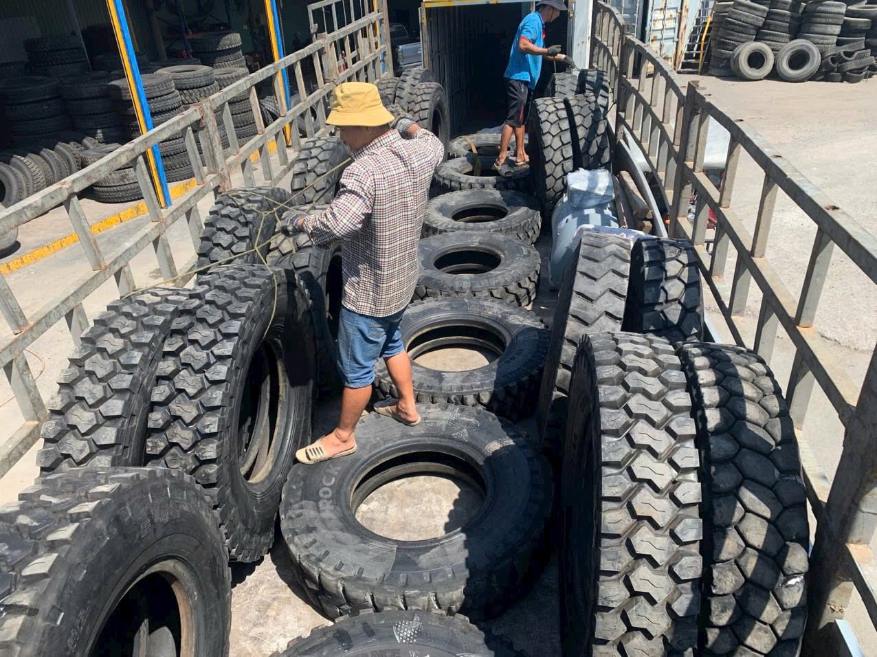lốp xe ben chuyên công trình sân bay