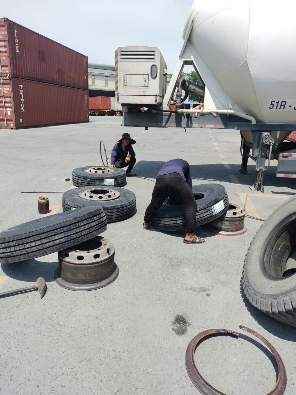 dịch vụ cứu hộ lốp xe tải gần nhất tại TPHCM