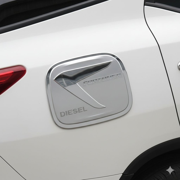 Ốp Nắp Xăng Toyota Fortuner (2017-2025) – inox Chrome Cao Cấp