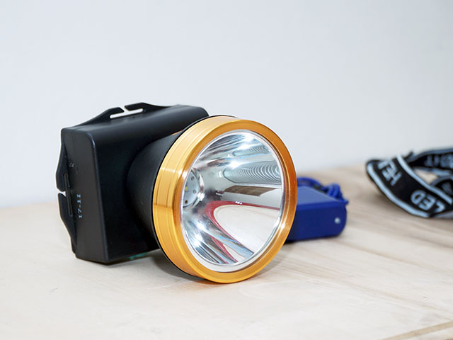 den-pin-doi-dau-30w-anh-sang-trang (3)