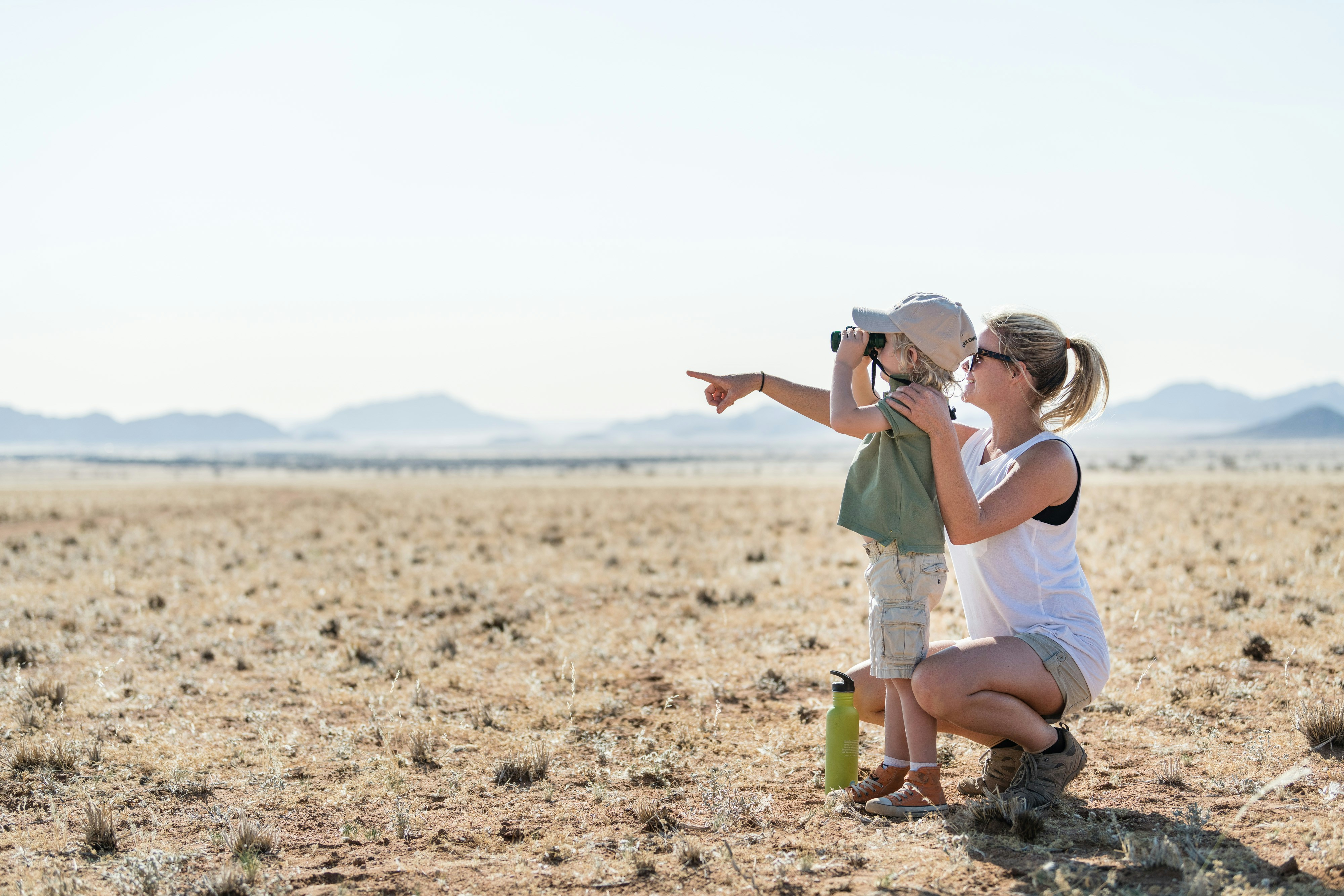 Hướng dẫn trẻ em sử dụng ống nhòm đúng cách - Shop Huỳnh Hoa