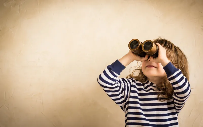 Chọn mua ống nhòm phù hợp cho trẻ