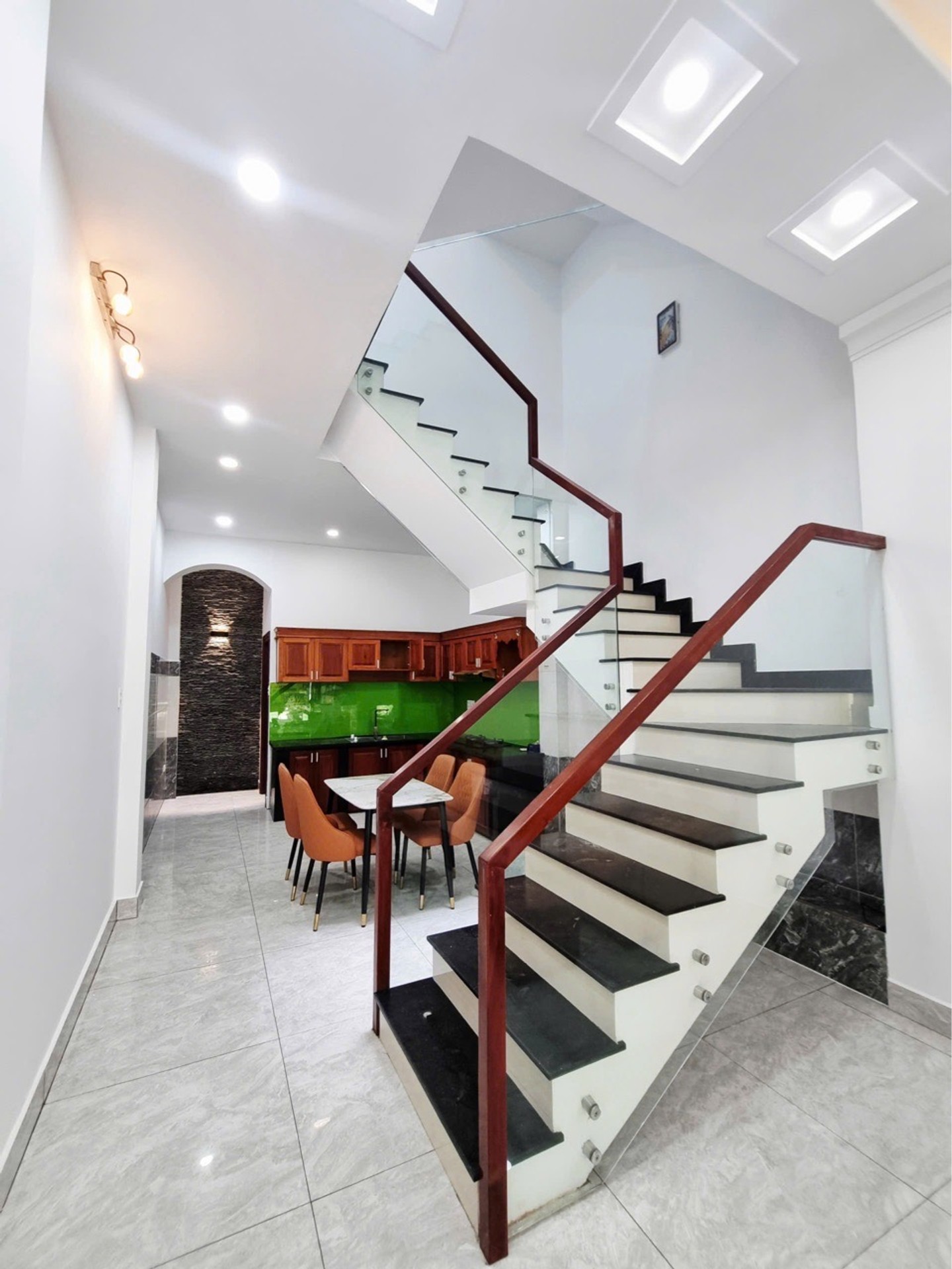 Cơ hội mua nhà quận 12 có sổ hồng riêng gần Nguyễn Ảnh Thủ, kết cấu 4 tầng kiên cố, sẵn sàng vào ở ngay. Cơ hội mua nhà quận 12 có sổ hồng riêng gần Nguyễn Ảnh Thủ, kết cấu 4 tầng kiên cố, sẵn sàng vào ở ngay.