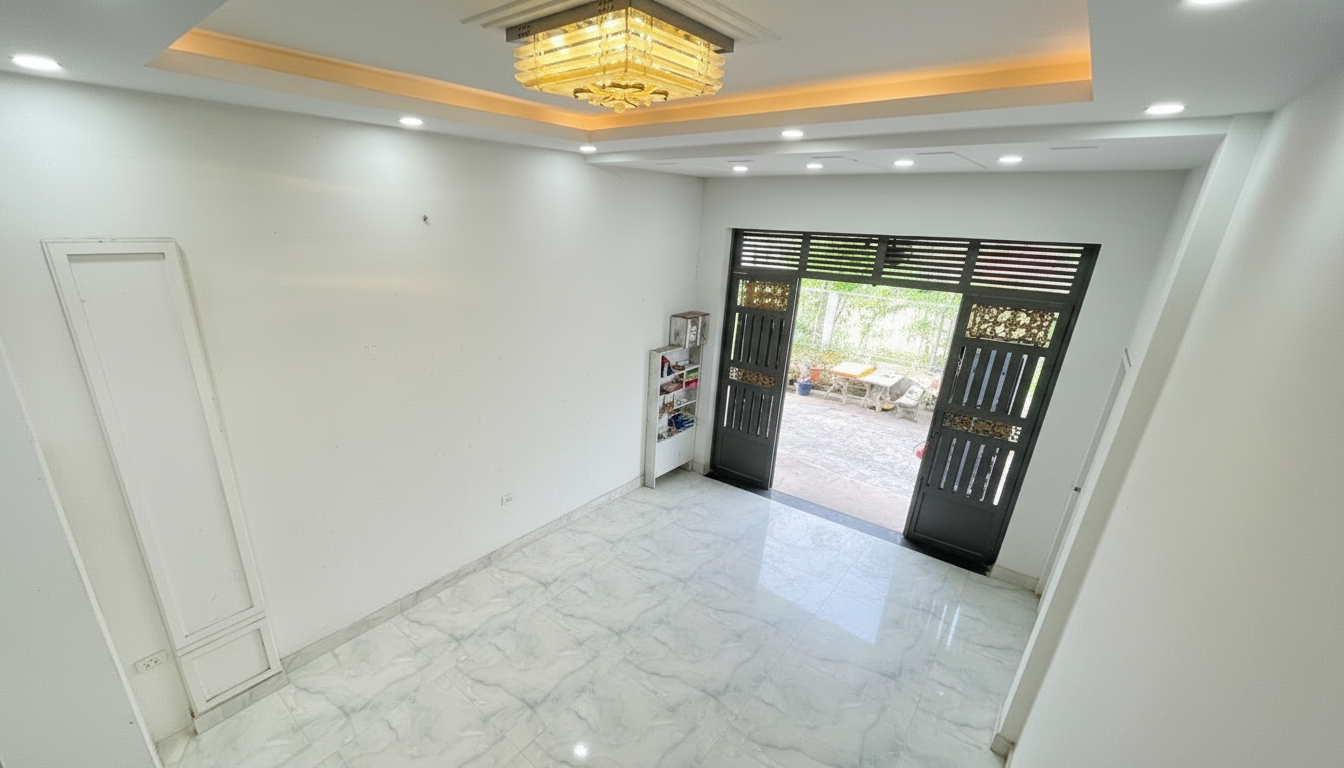 Thiết kế 2 tầng có ban công và giếng trời, giúp nhà nguyên căn quận 12 luôn sáng và thoáng tự nhiên. Thiết kế 2 tầng có ban công và giếng trời, giúp nhà nguyên căn quận 12 luôn sáng và thoáng tự nhiên.