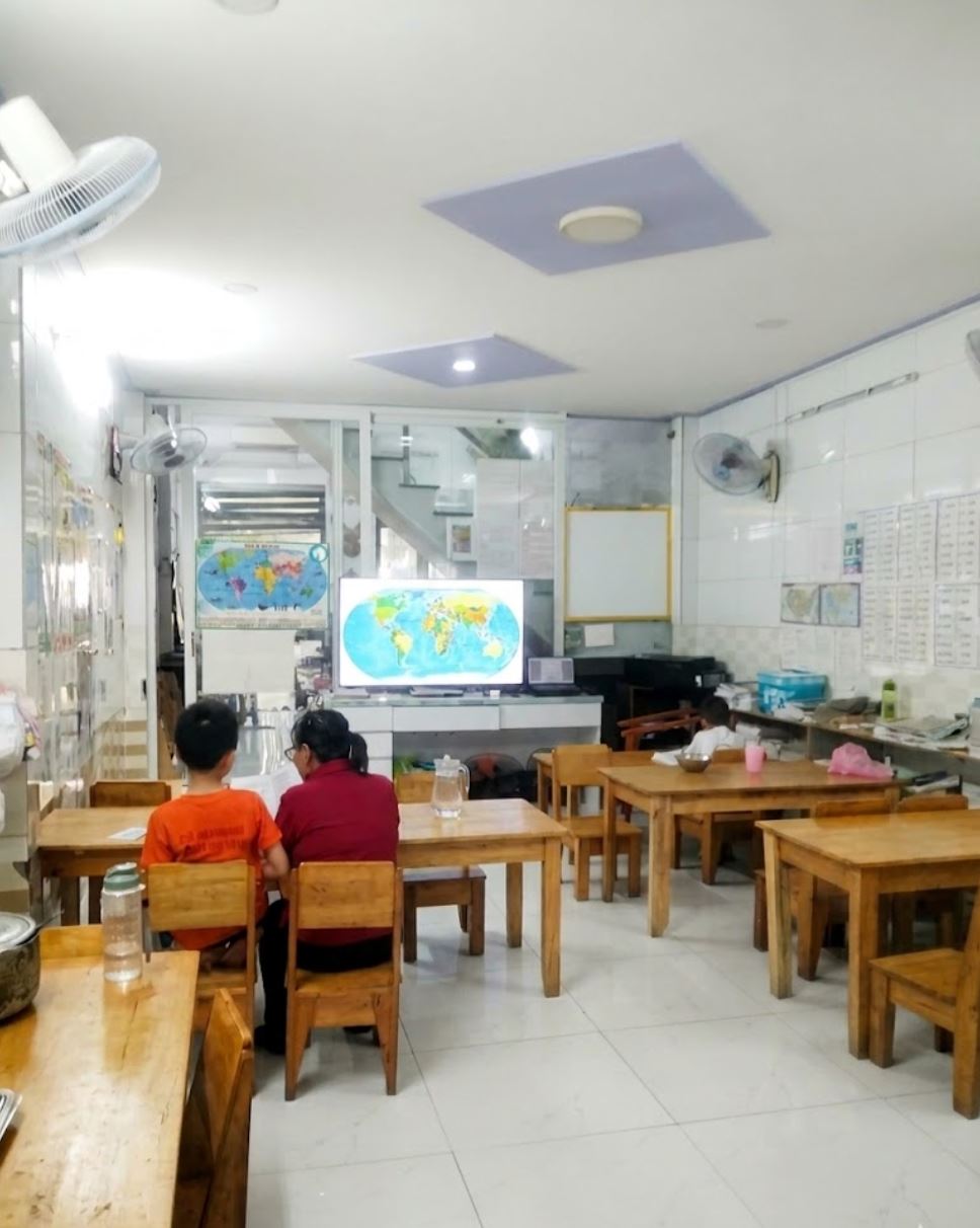 Nhà 2 mặt hẻm rộng 101m², không gian thoáng mát, phù hợp cho gia đình đang tìm mua nhà quận 12 có sổ hồng riêng. Nhà 2 mặt hẻm rộng 101m², không gian thoáng mát, phù hợp cho gia đình đang tìm mua nhà quận 12 có sổ hồng riêng.