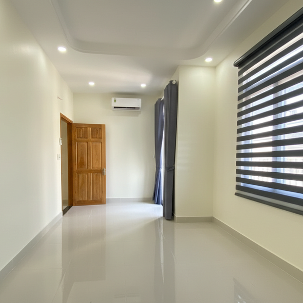 Nhà mới 3 tầng- Mặt tiền 5m- 4 Tỷ nhỉnh- Hẻm xe Tải- Bán nhà nguyên căn Quận 12!