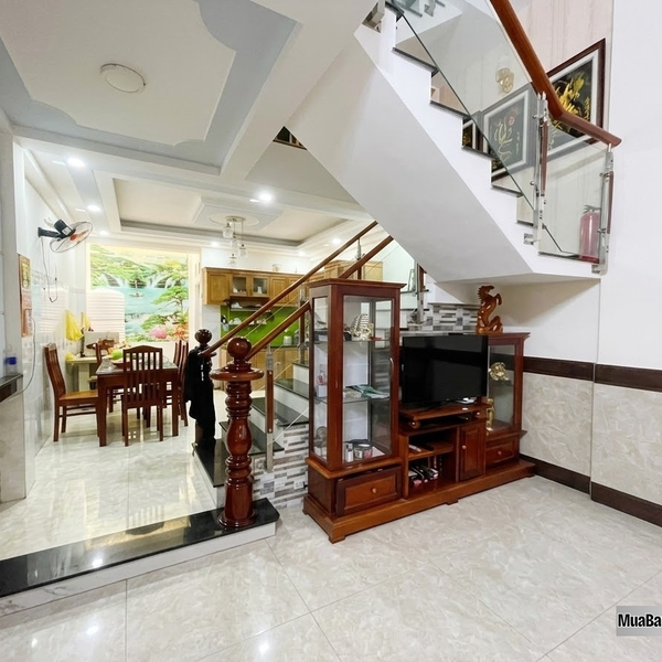 Nhà 4 Tầng- 5 Tỷ nhỉnh- phố Nhà giàu, giá sốc! Bán nhà Quận 12 có Sổ hồng riêng.