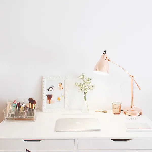 Mẫu nhà phố đẹp 5 tầng với tông màu đơn sắc