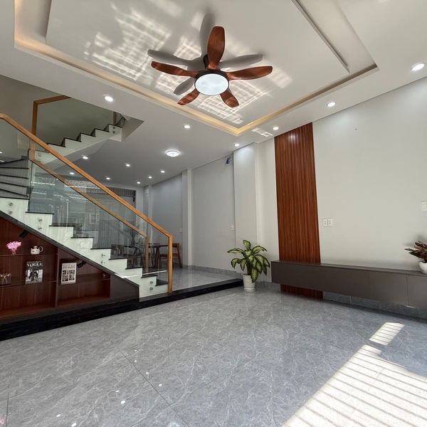 Nhà 3 Tầng- 5 Tỷ nhỉnh- Gần Galaxy Nguyễn Văn Quá. Bán Nhà Đông Hưng Thuận Quận 12- Sổ Hồng riêng!