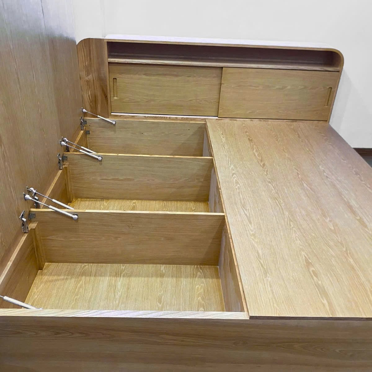 Mẫu giường ngủ đẹp gi&aacute; xưởng TP.HCM, sản xuất trực tiếp, kh&ocirc;ng qua trung gian