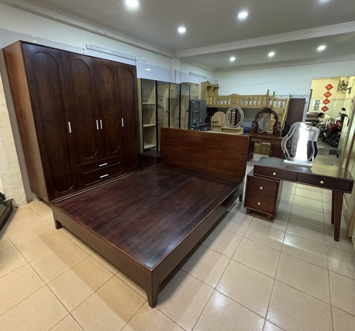 Mẫu giường ngủ đẹp gi&aacute; xưởng TP.HCM, sản xuất trực tiếp, kh&ocirc;ng qua trung gian