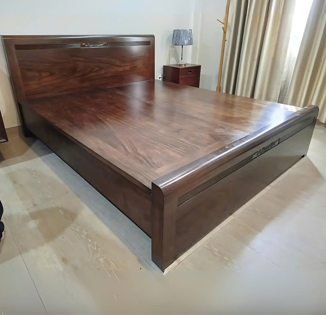 N&ecirc;n mua giường ngủ gỗ loại n&agrave;o? Kinh nghiệm chọn mẫu đẹp, bền, gi&aacute; hợp l&yacute;