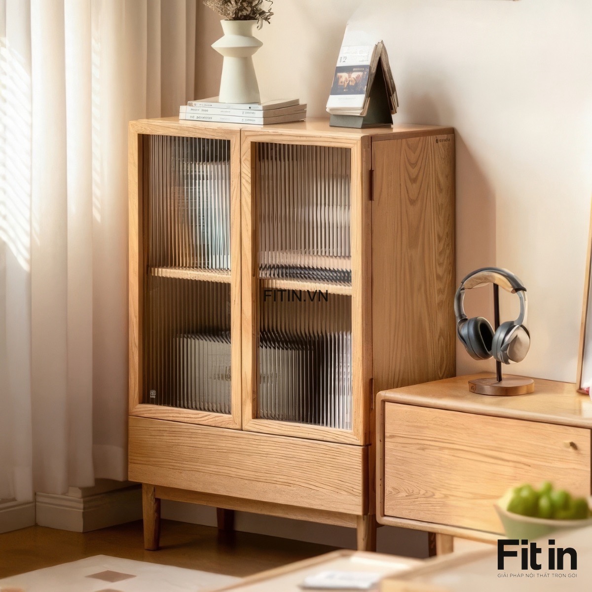 Tủ K&iacute;nh Trang Tr&iacute; Gỗ Sồi Tự Nhi&ecirc;n D&aacute;ng Thấp Nhỏ Gọn Đa Năng