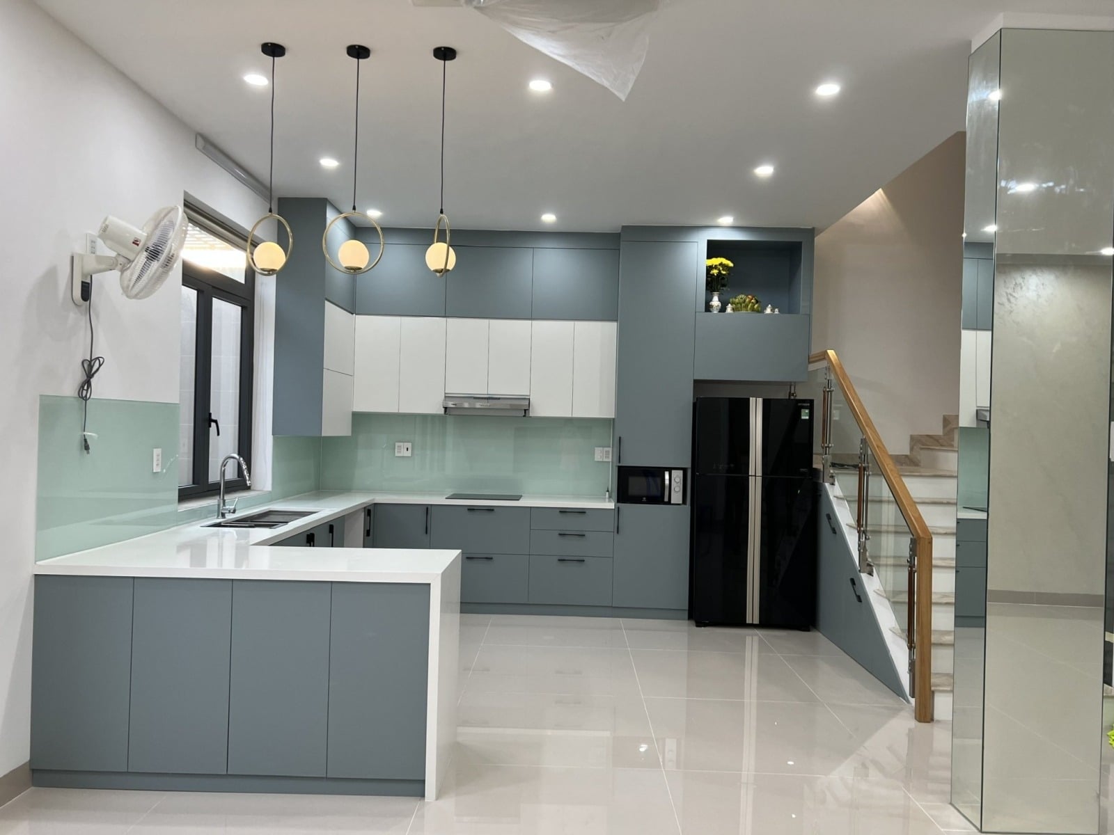 Tủ Bếp nhựa Picomat C&aacute;nh Acrylic c&oacute; bền kh&ocirc;ng? Cập nhật gi&aacute; v&agrave; mẫu đẹp 2026 