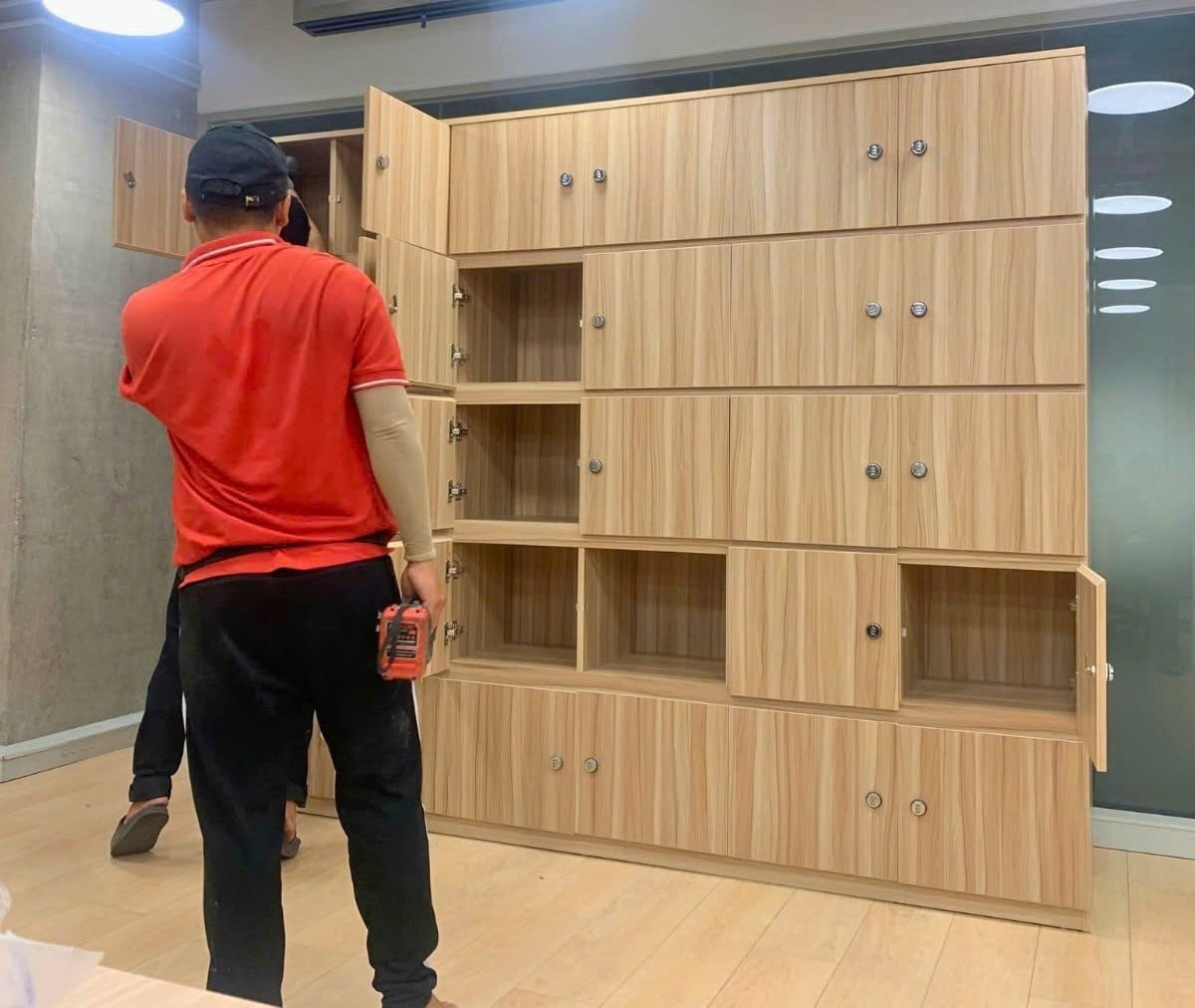 Tủ Locker Nhiều Ngăn Văn Ph&ograve;ng Gỗ C&ocirc;ng Nghiệp Kiểu Tối Giản