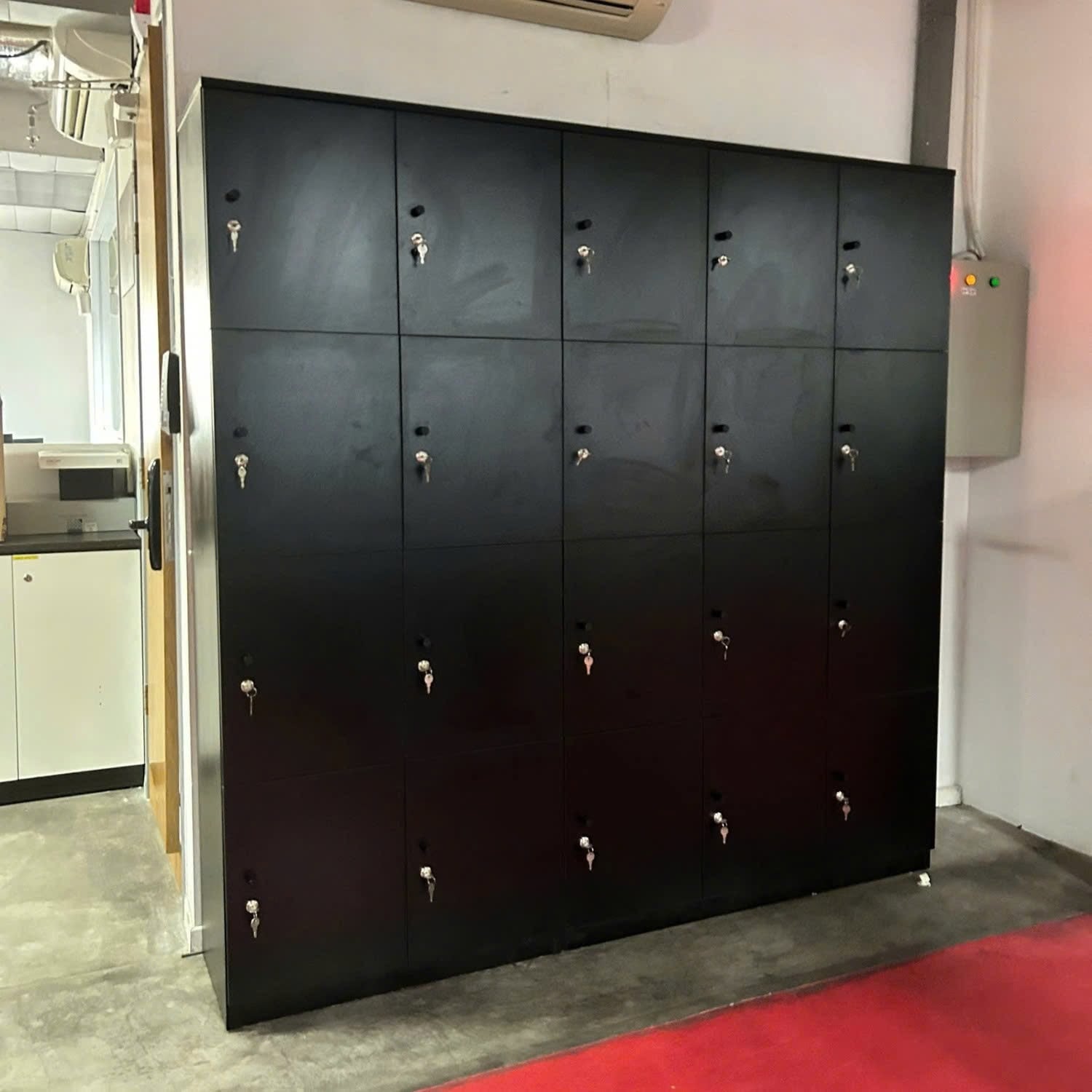 Tủ locker văn ph&ograve;ng đẹp, bền, gi&aacute; rẻ, kinh nghiệm chọn mua 2026
