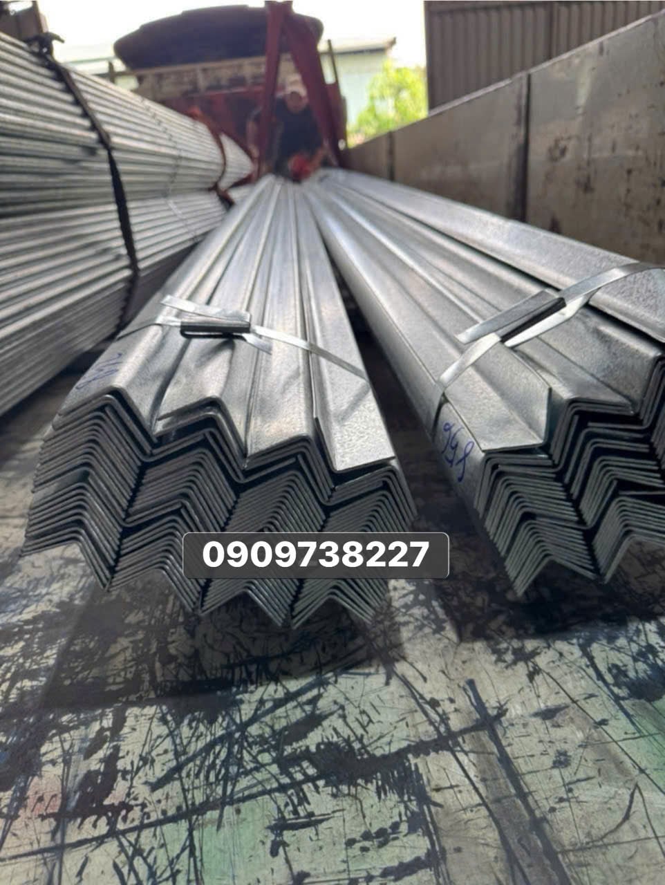 Ứng dụng thép V80 trong kết cấu nhà thép tiền chế và nhà xưởng