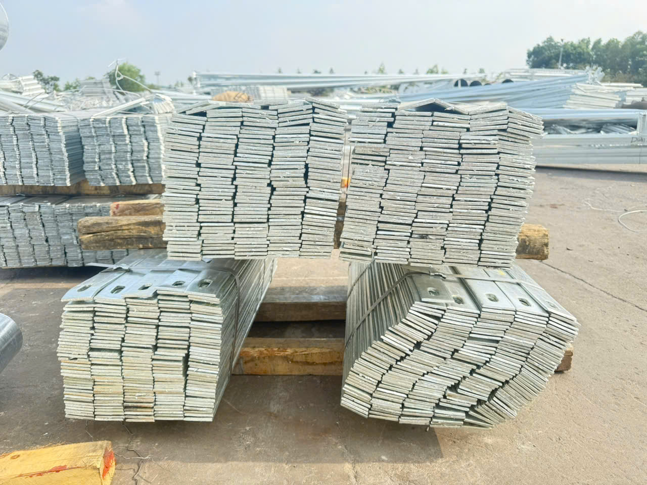 Thép la 40 SS400 tiêu chuẩn JIS dùng trong xây dựng