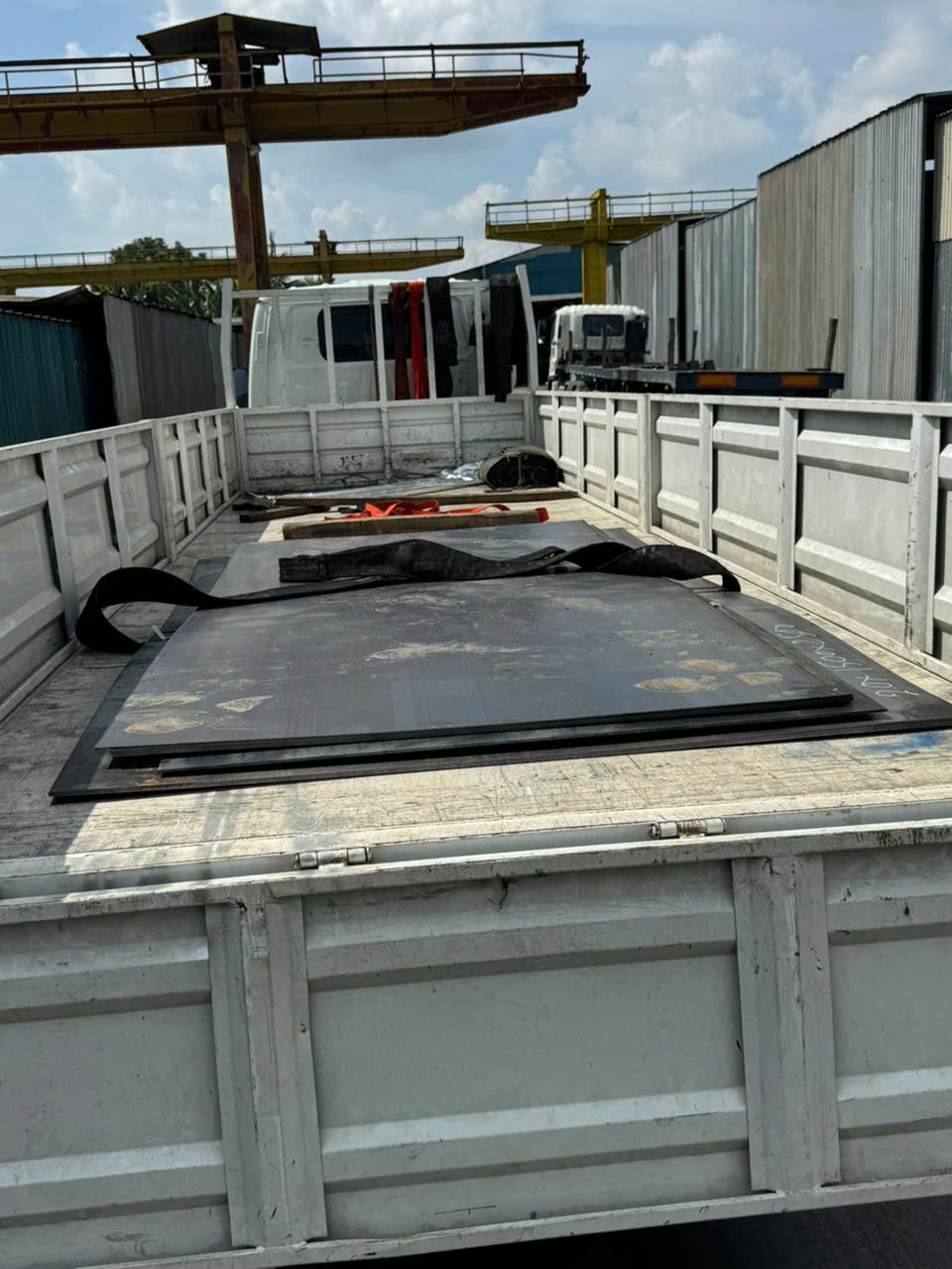 Ứng dụng thép tấm 3mm trong sàn thép và kết cấu xây dựng nhà xưởng