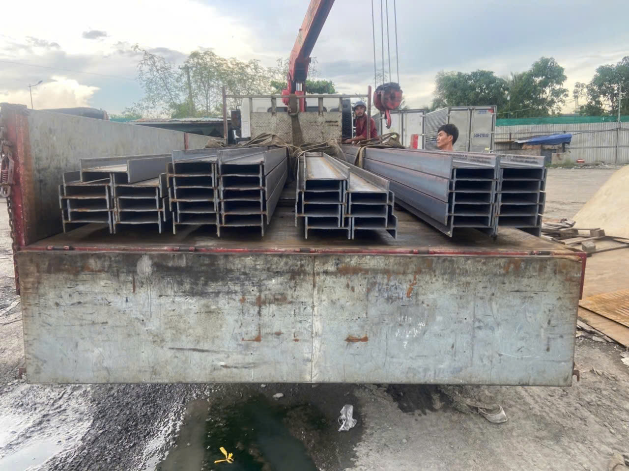 Thép I300 trong xây dựng kết cấu thép