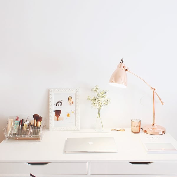 Mẫu nhà phố đẹp 5 tầng với tông màu đơn sắc