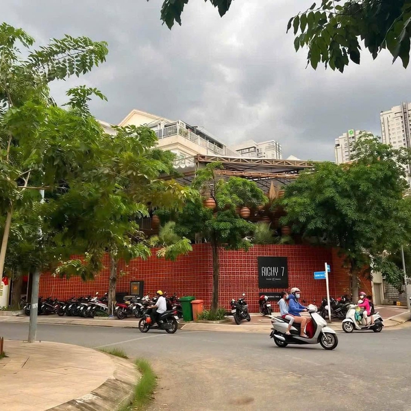 Bán nhà mặt tiền 7 Đường Số 5, KDC Him Lam, Phường Tân Hưng, Quận 7