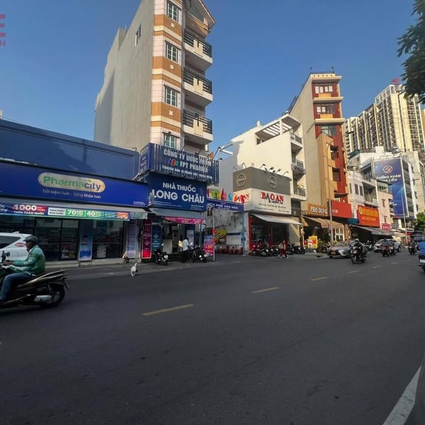 Bán nhà mặt tiền 258-260 Cao Thắng, Phường 4, Quận 10