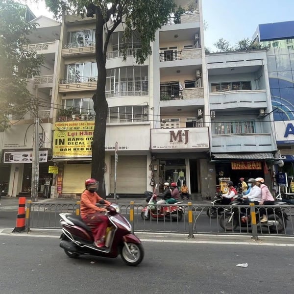 Bán nhà mặt tiền 259 Trần Quang Khải, P. Tân Định, Quận 1