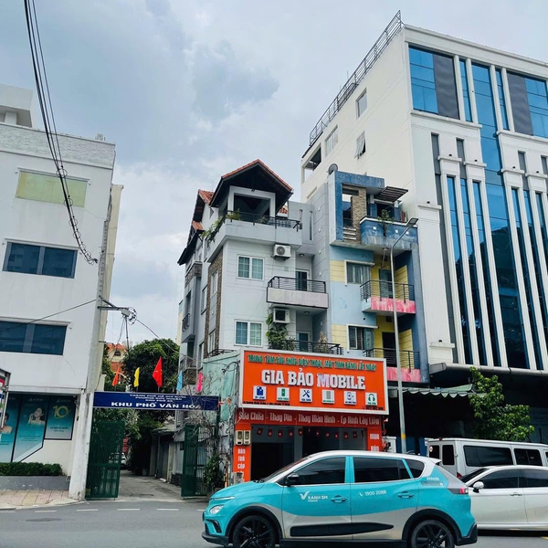 Bán nhà mặt tiền 15 Hoàng Minh Giám, Phường 9, Quận Phú Nhuận