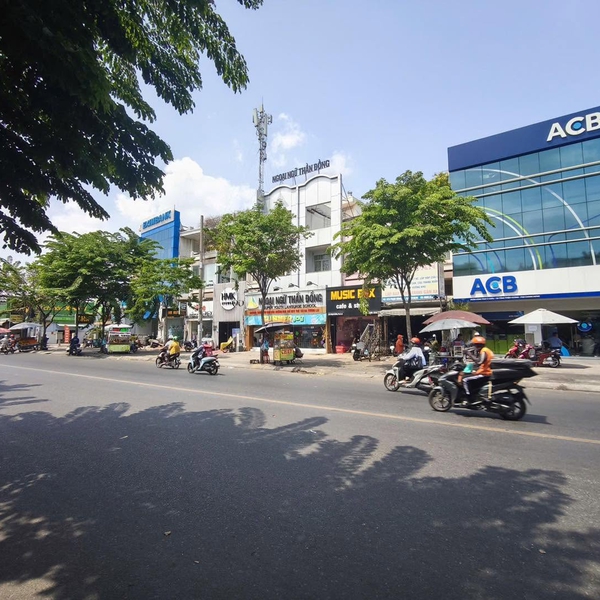 Bán tòa nhà mặt tiền 370 - 372 Phạm Hùng, P.5, Quận 8