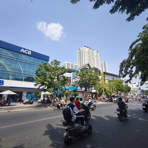 Bán tòa nhà mặt tiền 370 - 372 Phạm Hùng, P.5, Quận 8