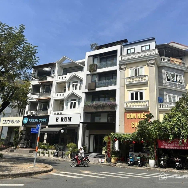 Bán nhà mặt tiền 200/1 Nguyễn Bính, P. Tân Phong, Quận 7