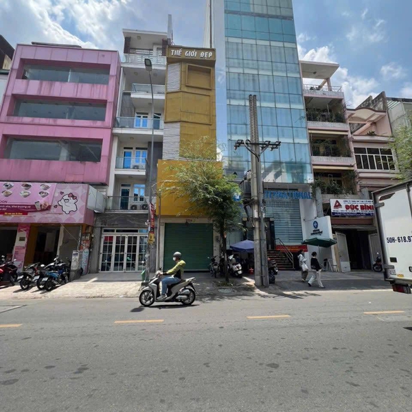 Bán nhà mặt tiền 724 Sư Vạn Hạnh, Phường Hòa Hưng, Quận 10