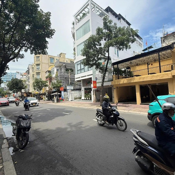 Bán nhà mặt tiền140E  Lý Chính Thắng, Phường Xuân Hoà, Quận 3