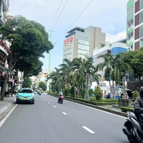 Bán nhà mặt tiền 277 - 279 Phan Xích Long, Phường 2, Quận Phú Nhuận