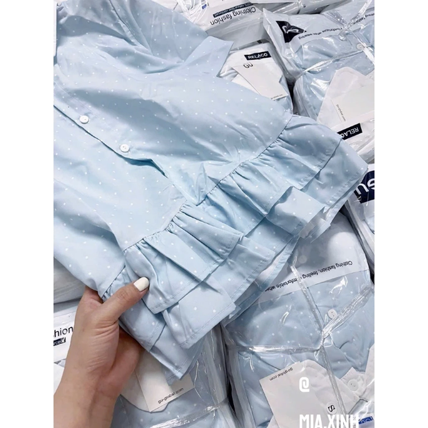 Áo sơ mi croptop cổ sen phối bèo tầng xanh chấm bi chất kate lụa - 085