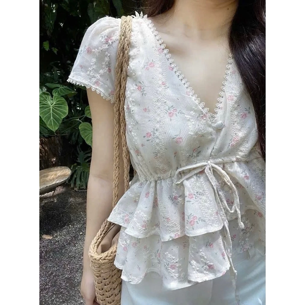Áo babydoll cổ V cột nơ eo dệt hoa nổi xoè 2 tầng phối ren - 140