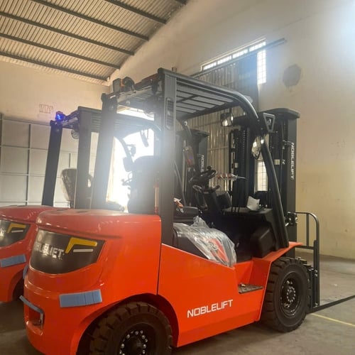 Xe nâng điện 2,5 tấn NOBLELIFT