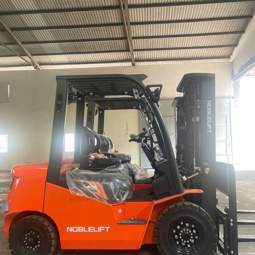 Xe nâng điện 2,5 tấn NOBLELIFT