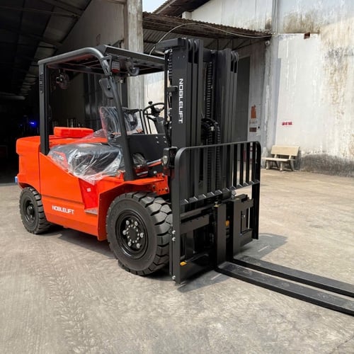 Xe nâng điện 5 tấn