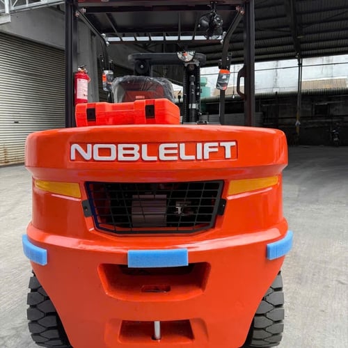 Xe nâng điện 5 tấn