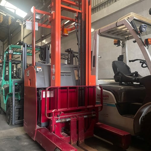 Điện đứng lái komatsu 1,5 tấn