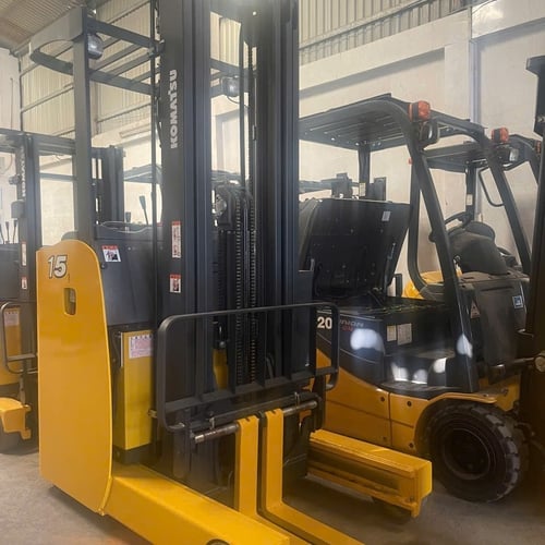 Xe nâng điện đứng lái 1,5 tấn