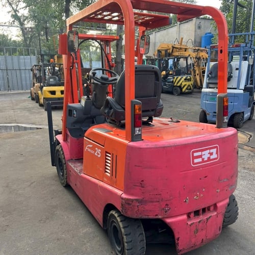 Xe nâng điện cũ 2,5 tấn