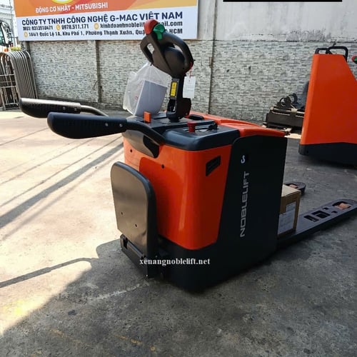 Xe nâng tay điện thấp có bệ đứng lái Noblelift