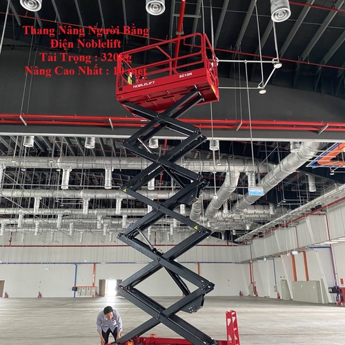 Thang nâng bằng điện cao 12 mét