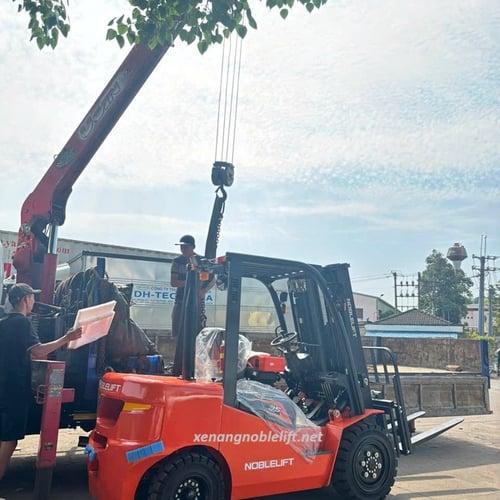 Xe nâng dầu 3500kg Noblelift 